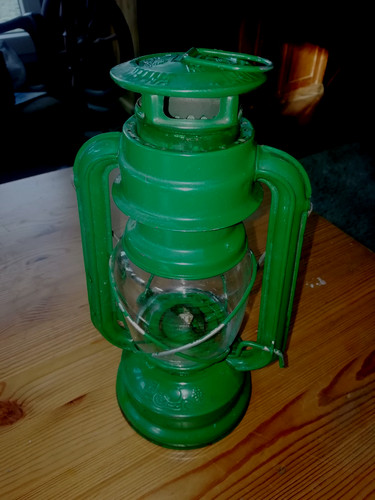 Alte grüne petroleumlampe - alte,