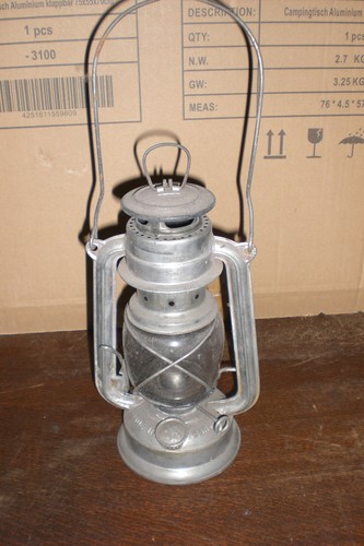 Alte petroleum lampe - alte,
