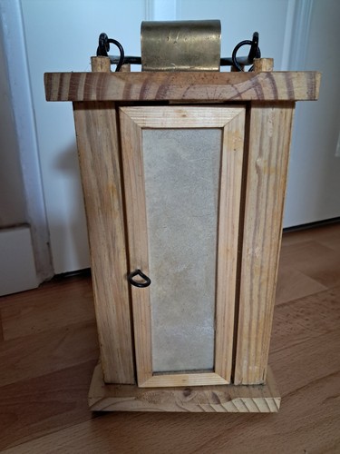 Holzlaterne mit