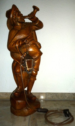 Alter handgeschnitzter