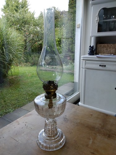 Schöne alte petroleum lampe - alte,